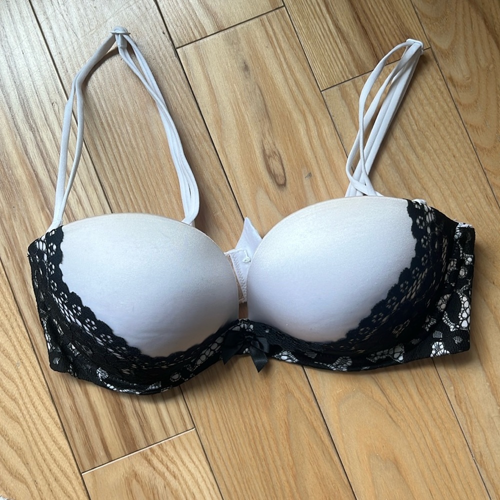 NWOT VS Strapless Contour Multi-way White Push-up Bra with Black Lace 32C